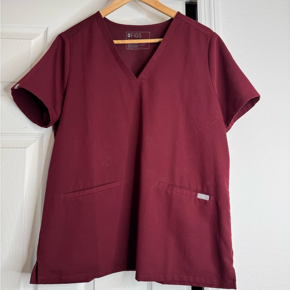 FIGS Catarina Scrub Top burgundy